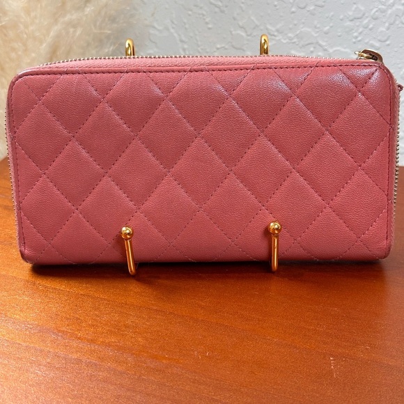 CHANEL 19 Zip Around Wallet in Blush Apricot Pink Matelasse Lambskin Authentic - Picture 7 of 12